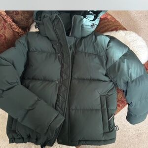 **SOLD**Aritzia TNA scarab green shorty super puff size 2XS